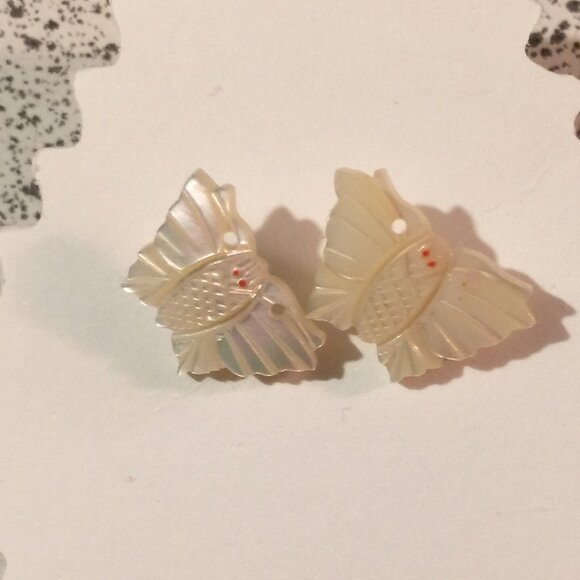 Mother of Pearl butterfly earrings - Picture 1 of 3